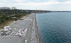 Konyaaltı Sahili'nde ekimde deniz keyfi