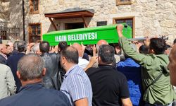 Konya'da otomobilin çarpması ile ikiye bölünen araçta ölen öğretmen defnedildi