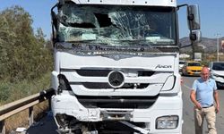 Milas'ta minibüs ile çekici çarpıştı; 1 ölü, 10 yaralı