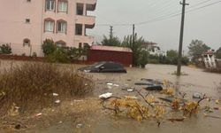 Muğla'da sağanak; cadde ve sokaklar göle döndü
