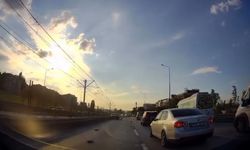 Otomobil, 4 otomobil ile motosiklete çarptı; o anlar kamerada