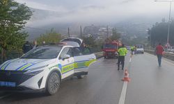 Otomobil evin bahçesine uçtu, 4 üniversite öğrencisi yaralandı