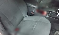 Otomobil içinde tartıştığı arkadaşını bıçakla yaraladı