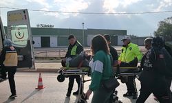 Otomobilin halatla çektiği motosiklet devrildi, sürücü yaralandı