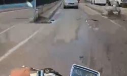 Otomobiliyle ters yönde giden sürücü, motosikletliyle tartıştı; o anlar kamerasında