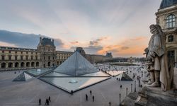 Paris'teki Louvre Müzesi'nde soygun