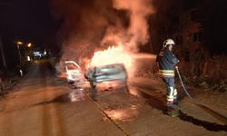 Samsun'da seyir halindeki otomobil alev aldı