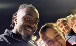 Samsunsporlu Makoumbou, çocuklarla kaldırımda futbol oynadı