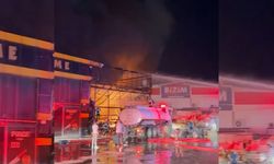 Şanlıurfa'da iş yeri yangını; çatının bir bölümü çöktü