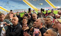 Sergen Yalçın, Kasımpaşa maçının ardından deplasman tribününe gitti