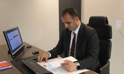 Sıfır kilometre otomobili otoyolda kilitlenip durunca kaza yapan avukattan firmaya suç duyurusu