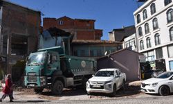 Sındırgı'da depremin ardından evlerine girmeye çekinenler, çadırlarda kalıyor (3)