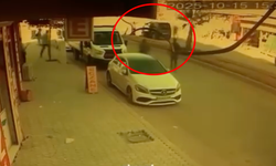 Şırnak'ta hafif ticari araçla çarpışan motosikletin sürücüsü ağır yaralandı; kaza kamerada (2)
