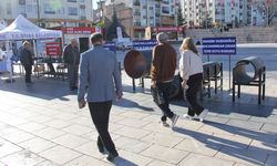 Sivas'ta belediye 'çürümüş boruları' meydanda sergiledi