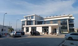 Taksi ile çarpışan motosikletin sürücüsü kurye öldü