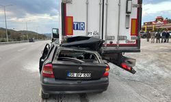 TIR'a arkadan çarpan otomobilin sürücüsü öldü