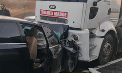 Van'da yakıt tankeri ile otomobil çarpıştı: 2 ölü, 4 yaralı / Ek fotoğraflar