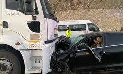 Van'da yakıt tankeri ile otomobil çarpıştı: 2 ölü, 4 yaralı