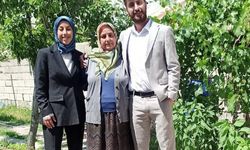 Van'daki depremde babası ve 2 kız kardeşini kaybeden Semih, annesi ile yaşama tutundu