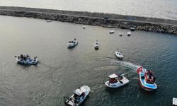 Zonguldak'ta İsrail'i protesto için denize açıldılar