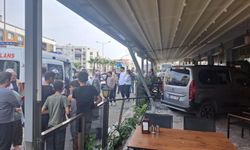 15 yaşındaki sürücü, otomobille restorana daldı; o anlar kamerada