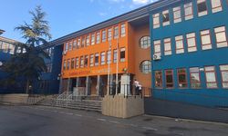 25 yıldır öğrencilerinin yüreğine dokunan görme engelli öğretmen: En çok kendimi ve renkleri görmek isterdim