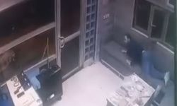 Ankara'da taksi şoförüyle tartışan yolcu 3 el ateş etti; duraktaki şoförlerin panik anları kamerada