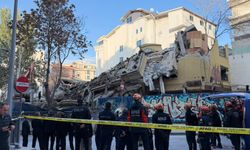 Ankara'da yıkım sırasında bina çöktü (2)