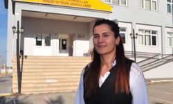 Anne ve kızından öğretmenlerine sürpriz kutlama