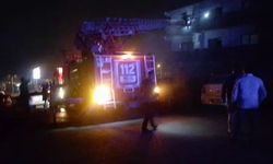 Apartmanın altındaki oto galeri yandı; binadan kaçmaya çalışan 2 kişi öldü, 14 kişi dumandan etkilendi