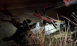 Aydın'da otomobil su kanalına devrildi: 2 yaralı