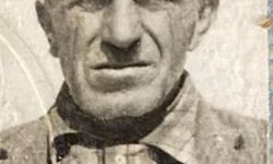 Babası için yaptığı çardak görünümlü mezarın aynısından vasiyet etti