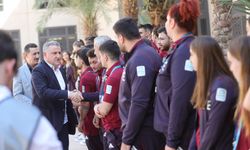 Bakan Bak, Suudi Arabistan'da milli sporcularla bir araya geldi