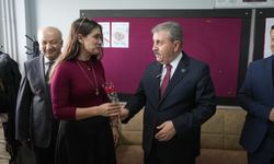 BBP lideri Destici, Balıkesir Şehit Astsubay Cemil Erkek Ortaokulu'nu ziyaret etti