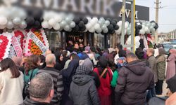 Bursa'da giyim mağazası açılışında izdiham