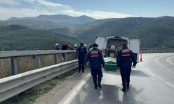 Bursa'da kağıt yüklü kamyon, uçuruma yuvarlandı: 2 ölü (2)