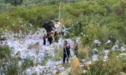 Bursa'da kağıt yüklü TIR, uçuruma yuvarlandı: 2 ölü