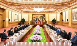 Çin Devlet Başkanı Şi, Rusya Başbakanı Mişustin ile görüştü