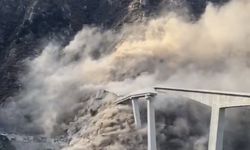 Çin'de köprü kısmen çöktü