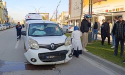 Cipe çarpan hafif ticari aracın sürücüsü yaralandı