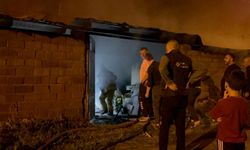 Depoda çıkan yangında, traktör ve tarım malzemeleri kullanılamaz hale geldi