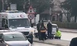 Devrilen motosikletten düşen sürücü metrelerce sürüklendi; kaza kamerada