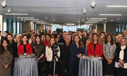 Down sendromlu sanatçı Madaslı'nın 'Masumiyetin Kırmızısı' serigisi Tekirdağ'da