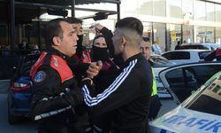 'Dur' ihtarından kaçan sürücü kafede yakalandı