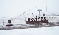 Erciyes Dağı'na kar yağdı