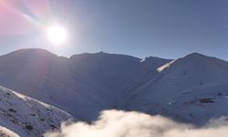 Erzurum'da sağanak dindi, şehir bulut denizine gömüldü
