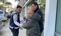 Eşinin başına ütüyle vurup, çocuklarını darbetti