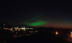 Fethiye'de gökyüzündeki mor ve yeşil ışık dikkat çekti