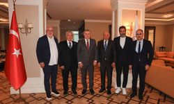 Fethiyespor'da Dinçel'e çiçekli veda