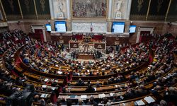 Fransa'da emeklilik yaşını 64'e çıkaran reform askıya alındı